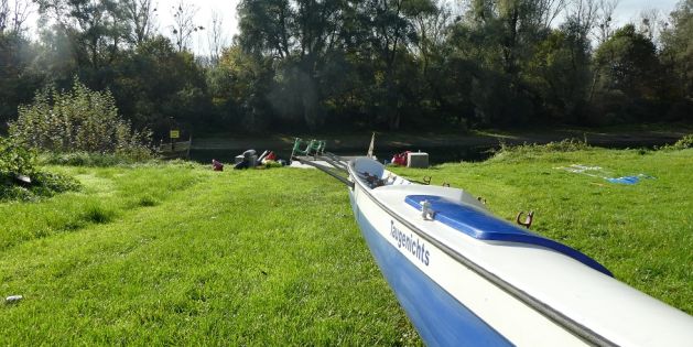 Ruderboot auf dem Land